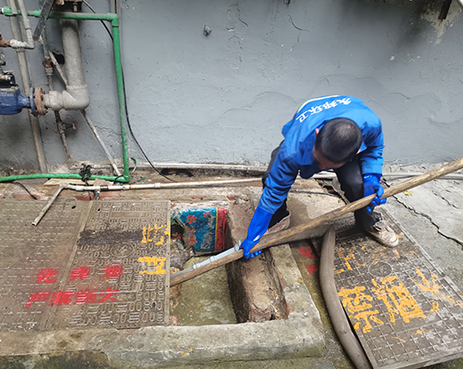 潭牛镇清掏化粪池